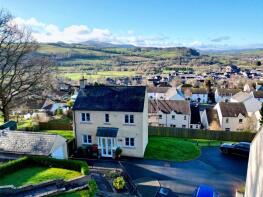 11, Eluneds Drive, Brecon LD3 7FB