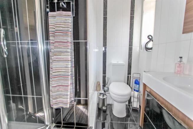 Refitted En-Suite