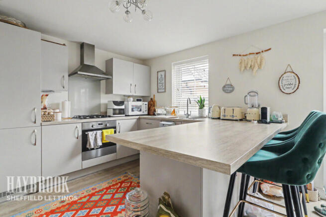4 bed Detached to rent Image 8