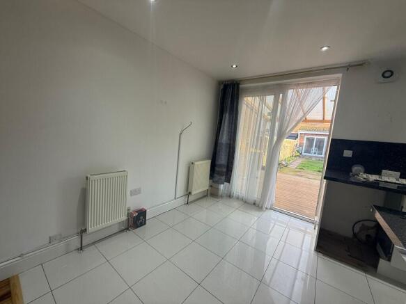 Ash Grove, Hounslow, Middlesex, TW5 photo 5