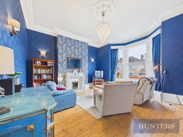 6 bed Semi-Detached for sale Image 2