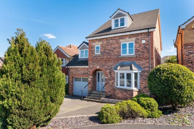 5 bed Detached for sale Image 4