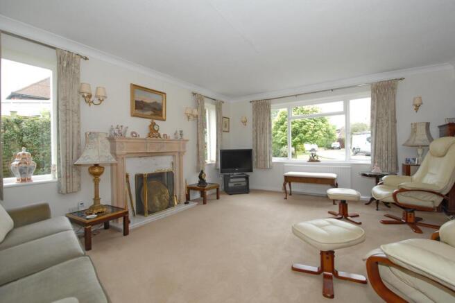 Lounge/Dining Room