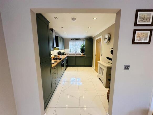 Kitchen2.jpg