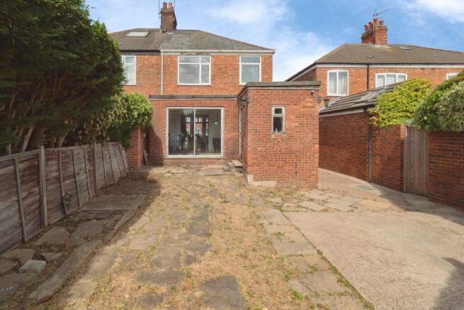 3 bed Semi-Detached for sale Image 12
