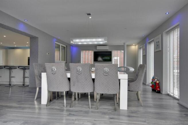 7 bed Detached for sale Image 7