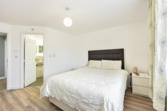 4 bed Detached for sale Image 10