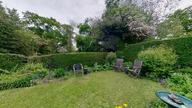 SIDE GARDEN