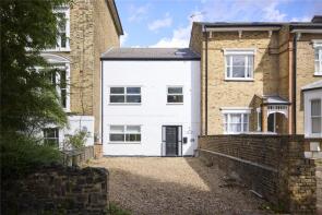 8a, Tollington Place, London N4 3QR