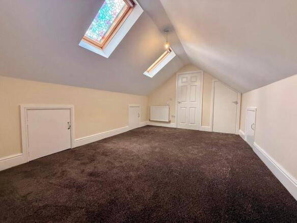2 bed Apartment to rent Image 12