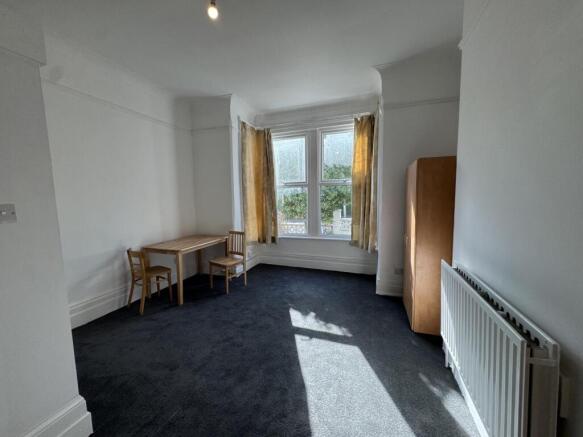 Large 1 Bedroom Ground Floor Garden Flat