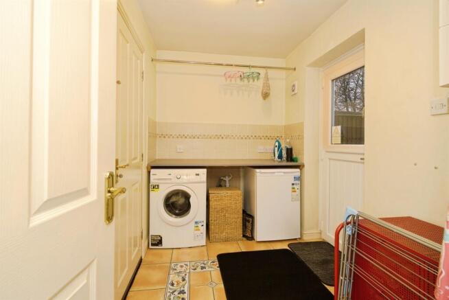 3 bed Semi-Detached for sale Image 6