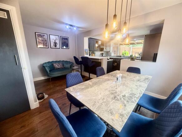 3 bed Semi-Detached for sale Image 10