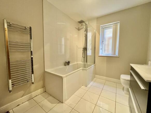 5 bed Detached to rent Image 10