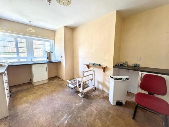3 bed Flat for sale Image 6