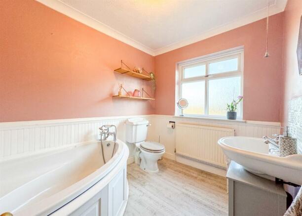 FAMILY BATHROOM