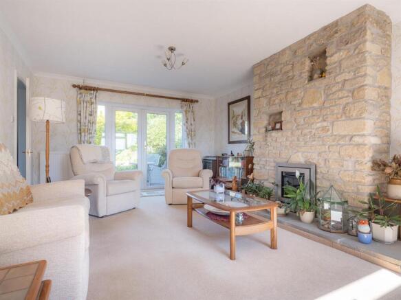 6 St Josephs Drive-1.jpg