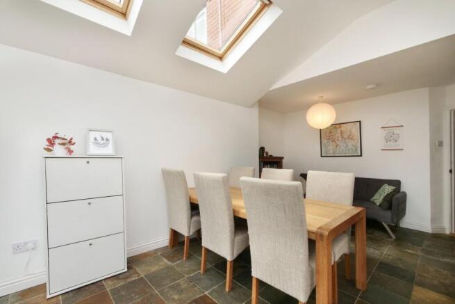 4 bed Semi-Detached for sale Image 9