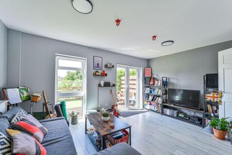 Denis Reeve Close, Mitcham, CR4