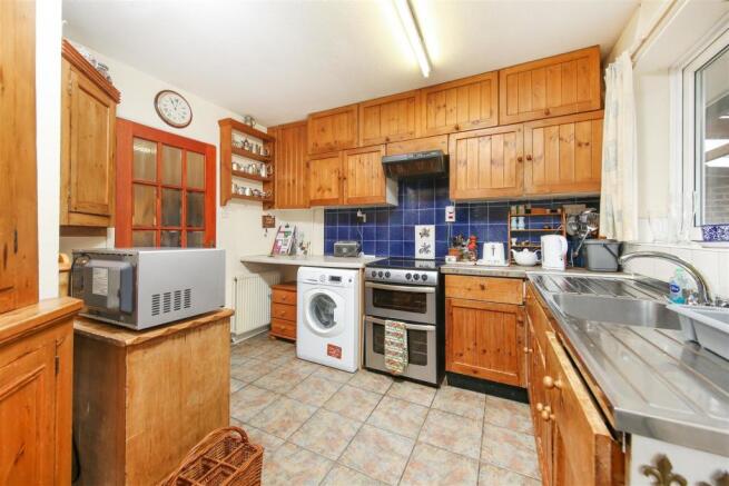Kitchen2.jpg