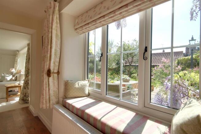 5 bed Detached for sale Image 9