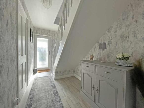 Rydal Close 5 - Entrance Hall...jpg