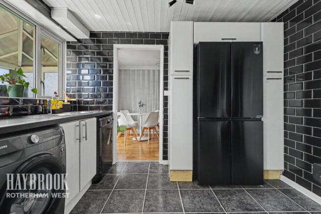 3 bed Semi-Detached for sale Image 12