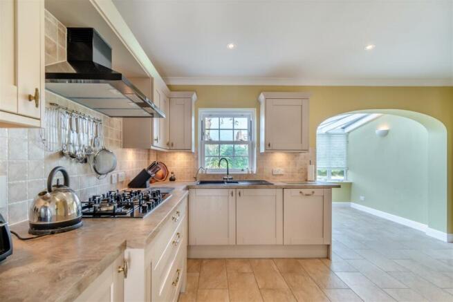 8559106-interior14.jpg