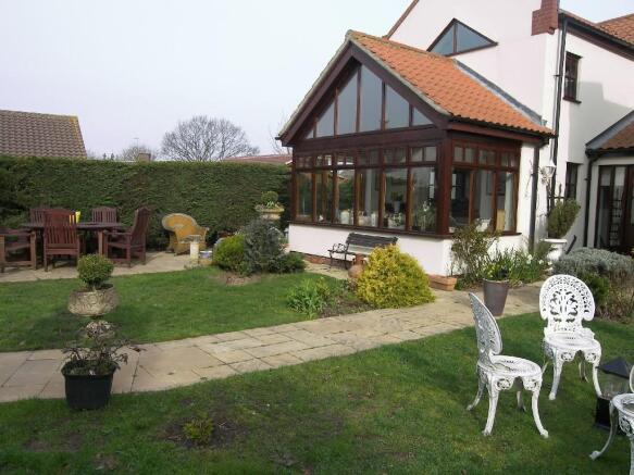 FRONT GARDEN