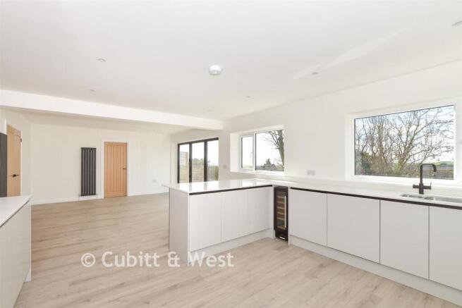 Kitchen/ Dining Room