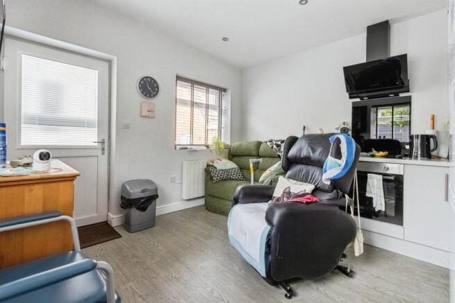 3 bed Semi-Detached for sale Image 6