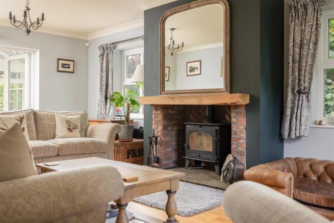 4 bed Detached for sale Image 7