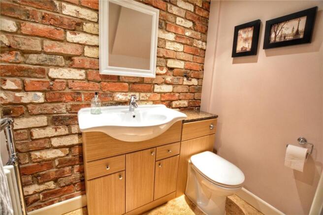 2pc Cloakroom