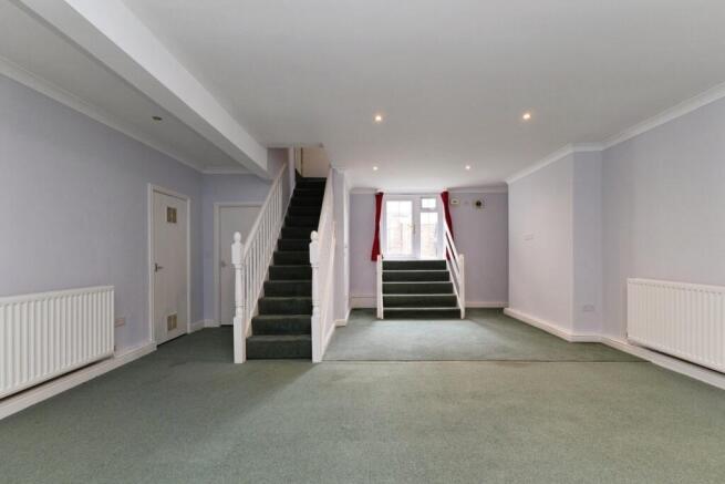 3 bed Apartment for sale Image 5