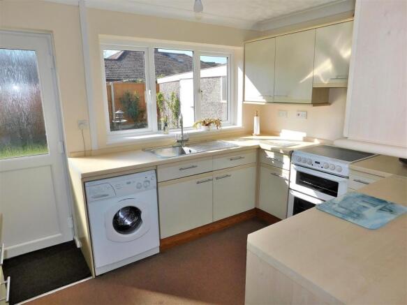KITCHEN 1.JPG