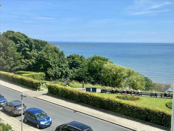 3 bed Flat for sale Image 11