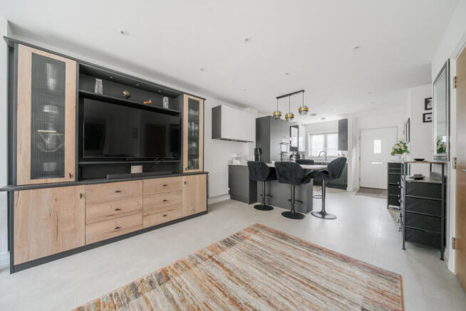 1316190-4-685e719...