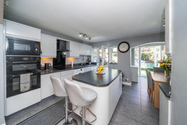 OPEN-PLAN DINING KITCHEN