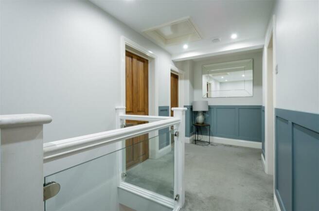 Ground Floor W/c