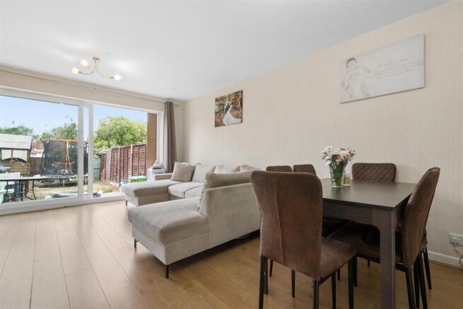 43 Southwood Close, KT4 reception 1.jpg