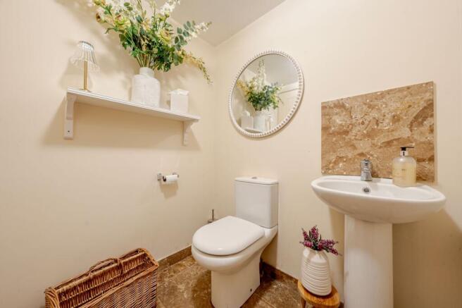 4 bed Barn Conversion to rent Image 8