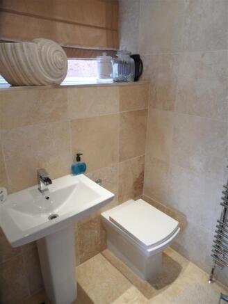 Refitted Ensuite Sho