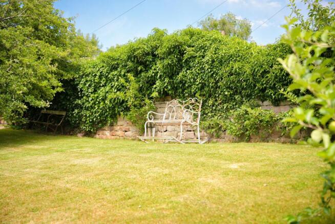 5 bed Detached for sale Image 12
