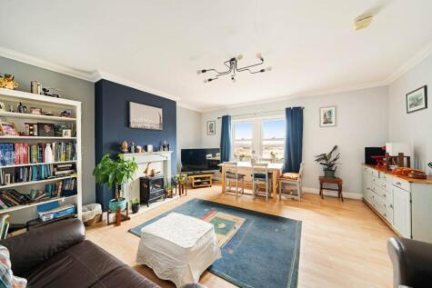 South Road, Hillside - Superb Maisonette Flat With Panoramic Views