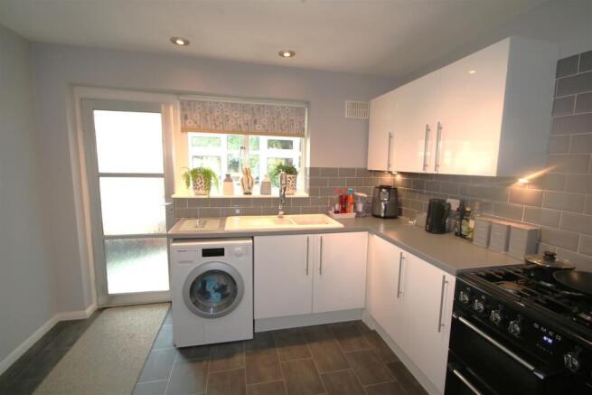 Kitchen b.JPG