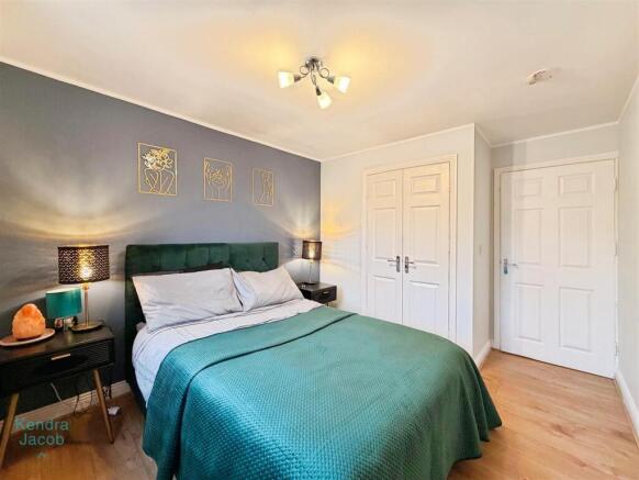 2 bed Apartment for sale Image 8