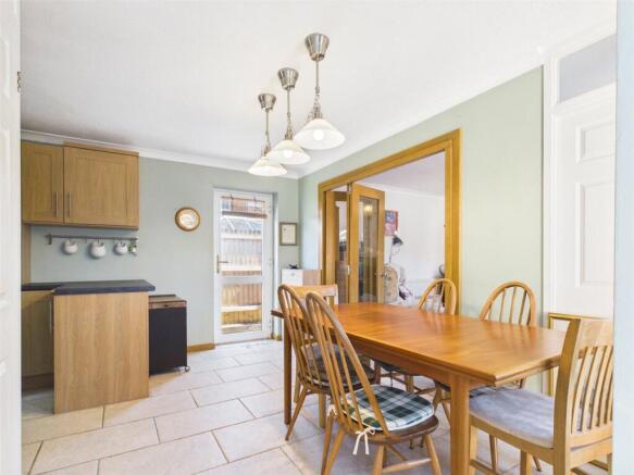 Bluebell Close, Christchurch, Dorset, BH23 photo 4