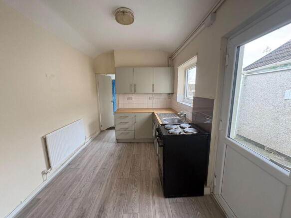 St. Davids Road, Tairgwaith, Ammanford, SA18 1YE photo 4