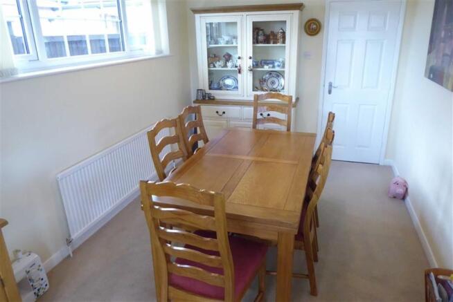 SIDE DINING AREA