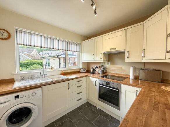 3 bed Semi-Detached for sale Image 4